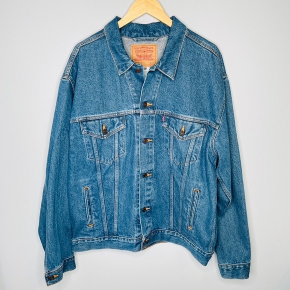 Levi Strauss Dark Wash Denim Trucker Jean Jacket Mens XL Flap Pockets Button Up